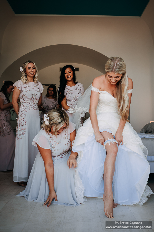 photos of the bride is getting ready